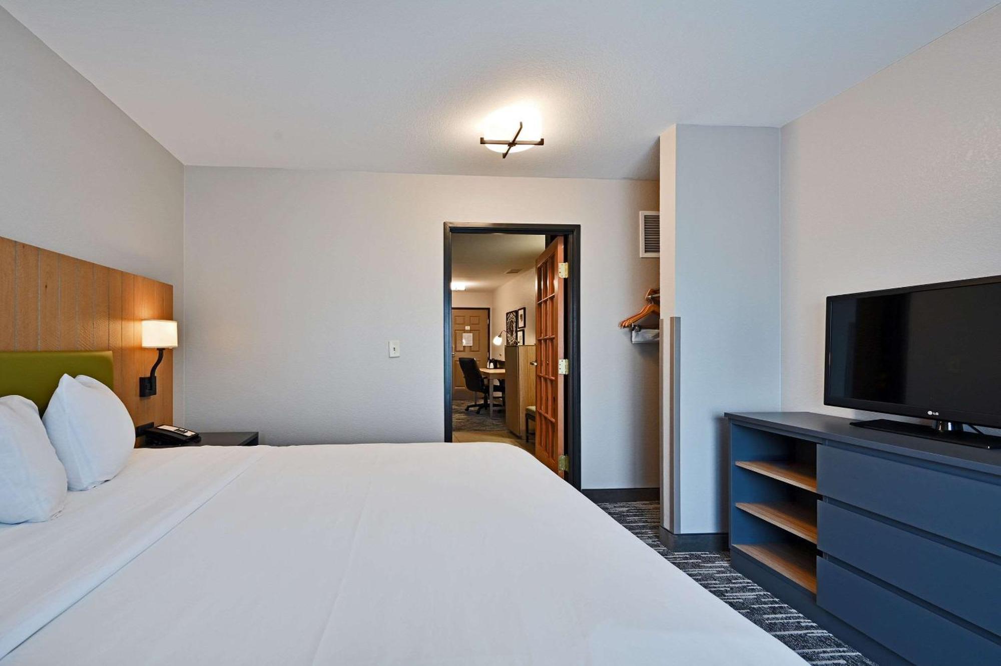Country Inn & Suites By Radisson, Bloomington-Normal Airport, Il מראה חיצוני תמונה