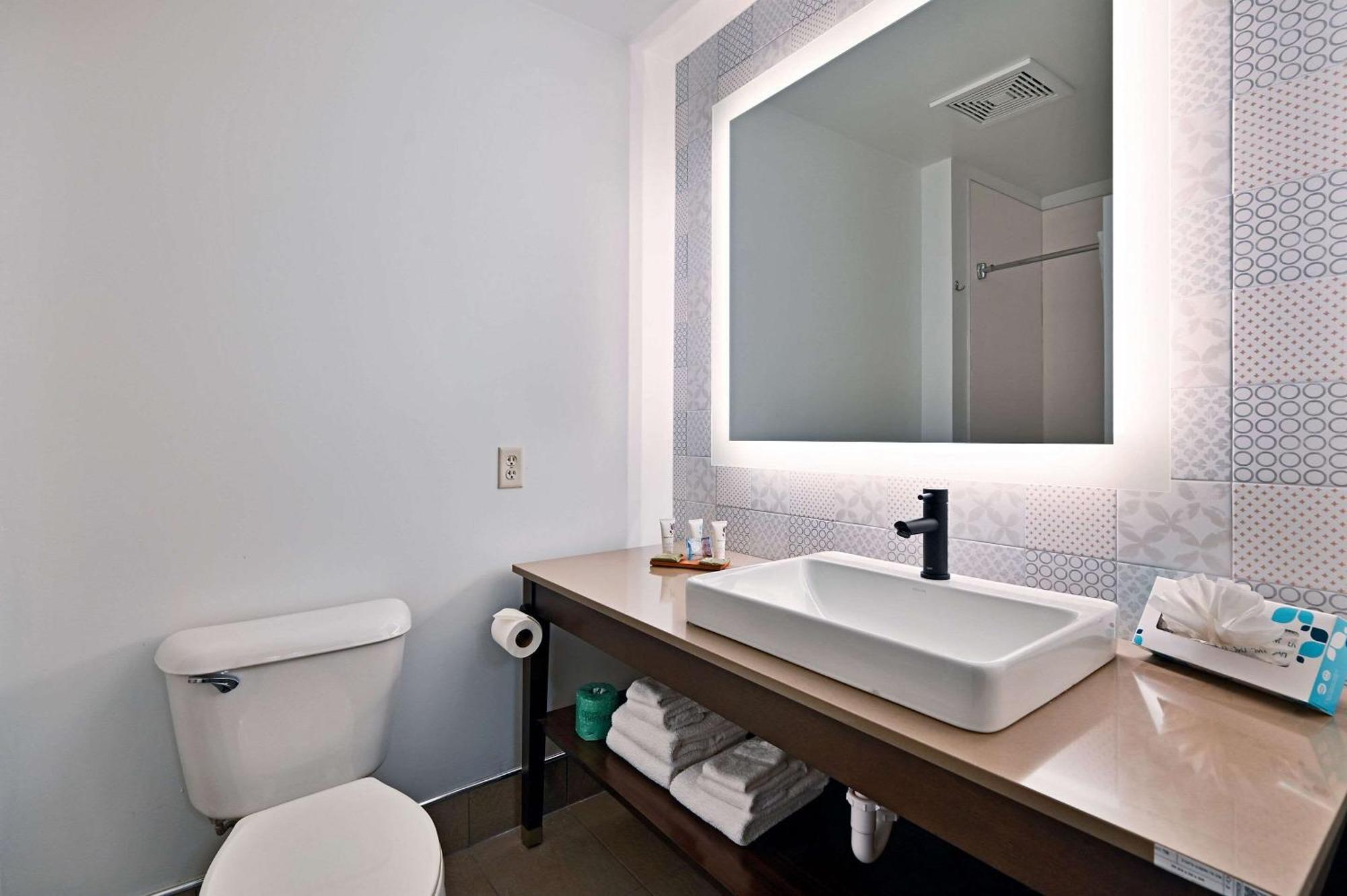 Country Inn & Suites By Radisson, Bloomington-Normal Airport, Il מראה חיצוני תמונה