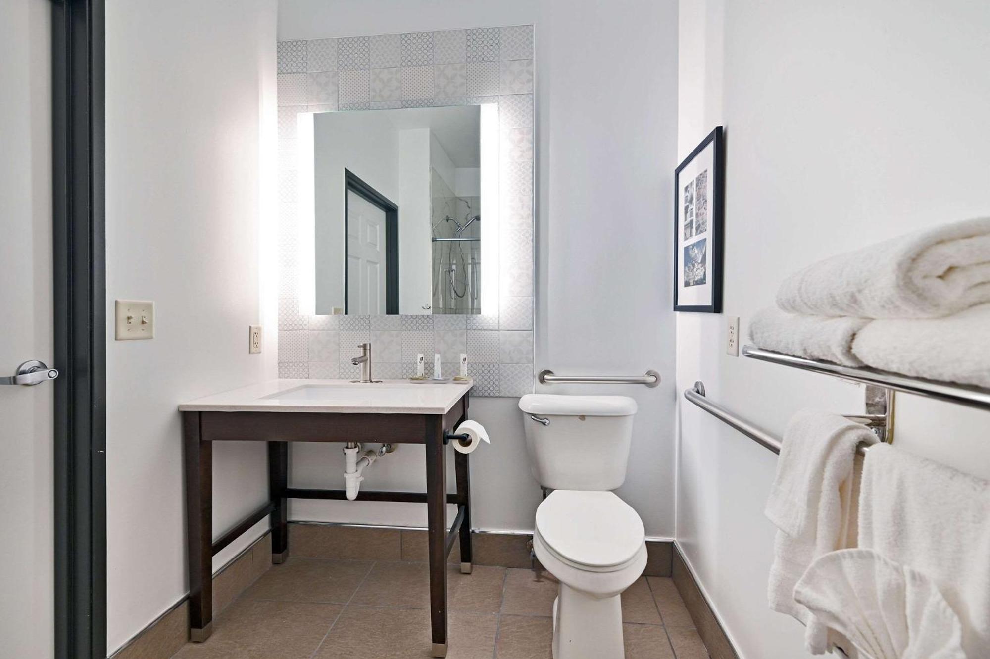 Country Inn & Suites By Radisson, Bloomington-Normal Airport, Il מראה חיצוני תמונה