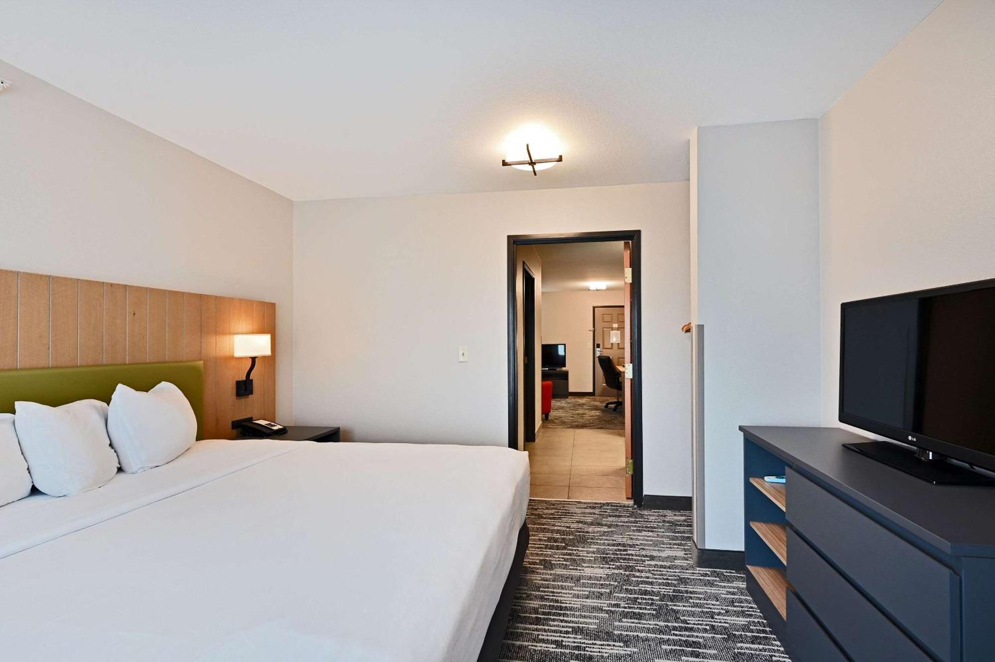 Country Inn & Suites By Radisson, Bloomington-Normal Airport, Il מראה חיצוני תמונה